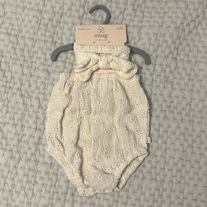 Snug - Babygirl Onesie with Bow (6-9 Months)